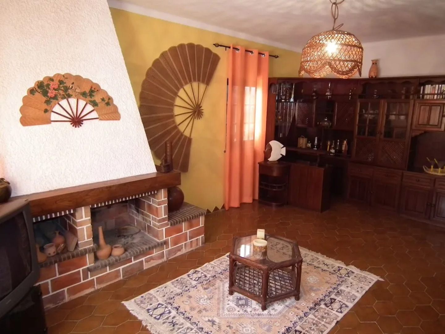 80s RetroStyle Villa