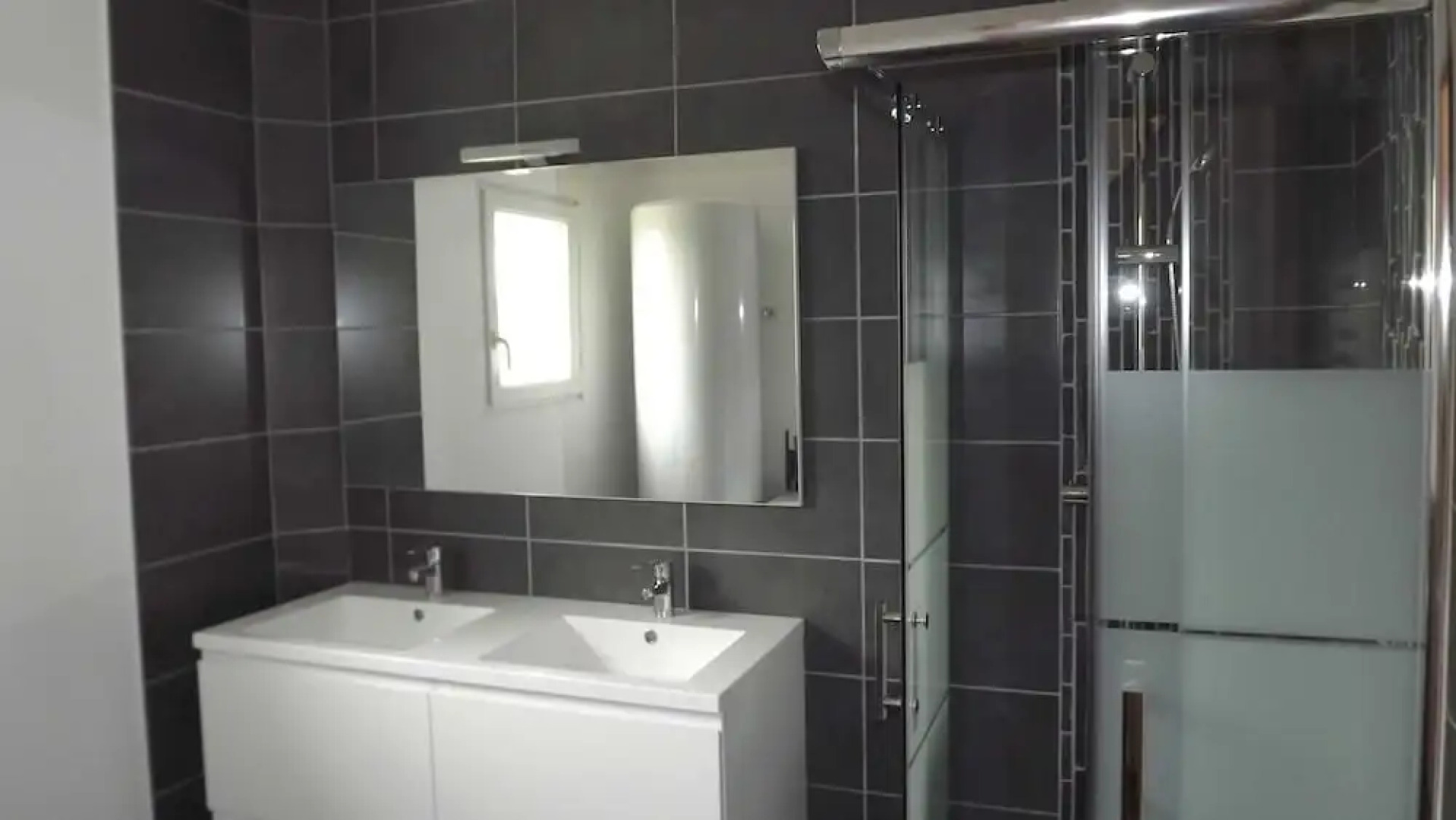 Maison récente deux chambres