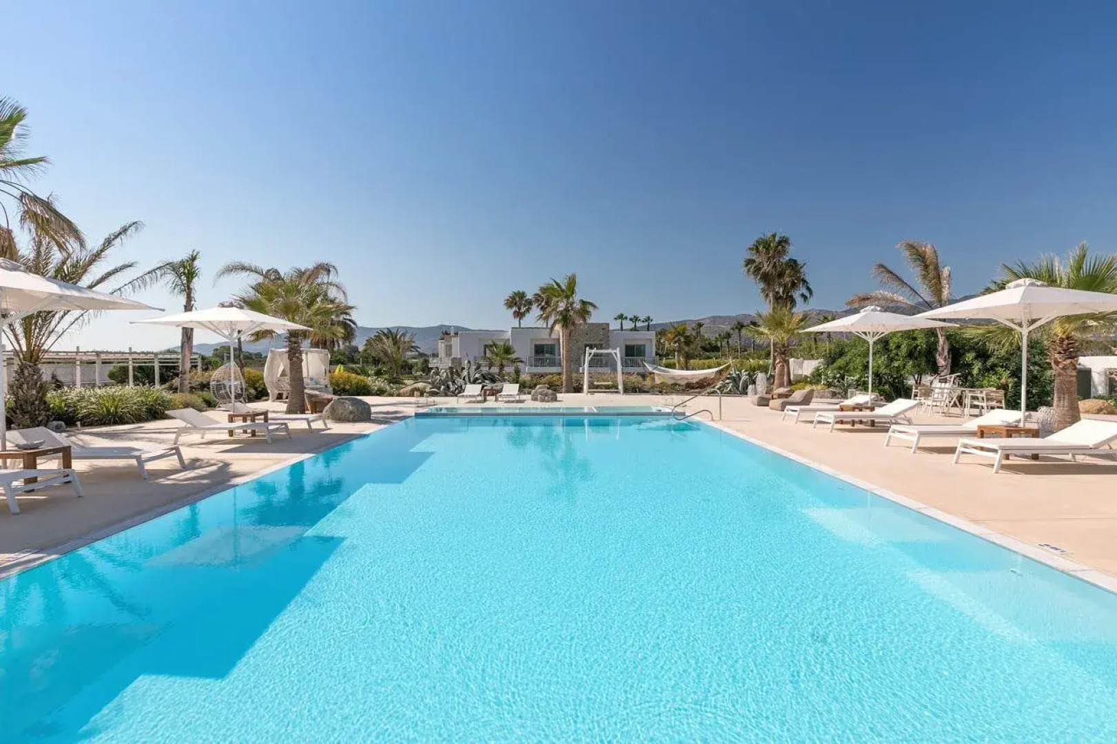 White Pearls Luxury Suites - Adults Only