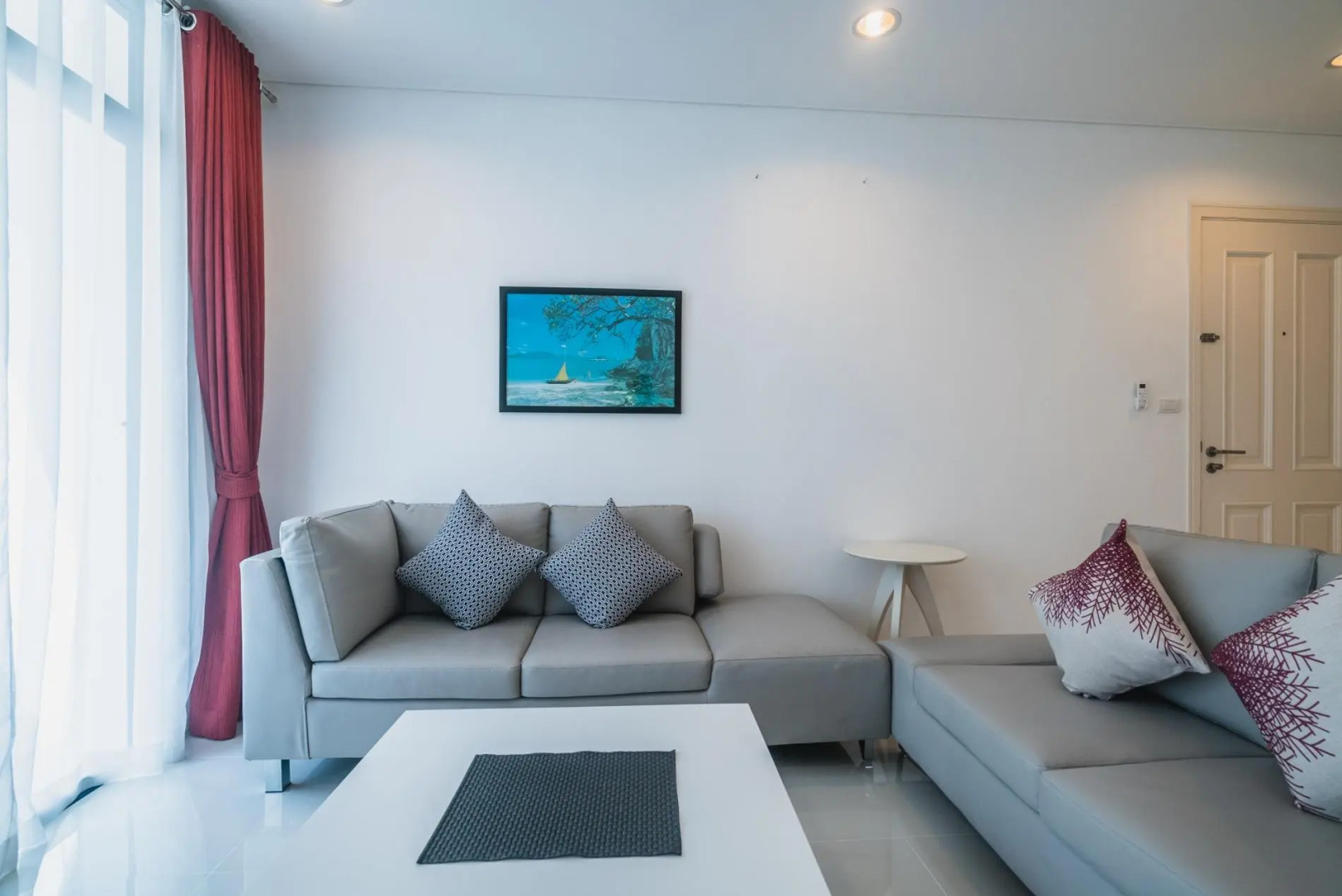 High floor 3 bdr apartment with pool and gym