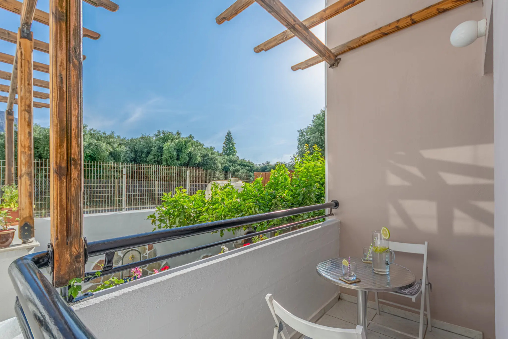 Happiness Apartments