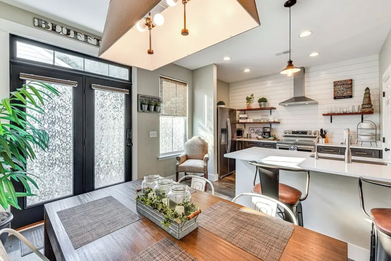 1 Mi to Old Town: Cheerful Bluffton Townhome!