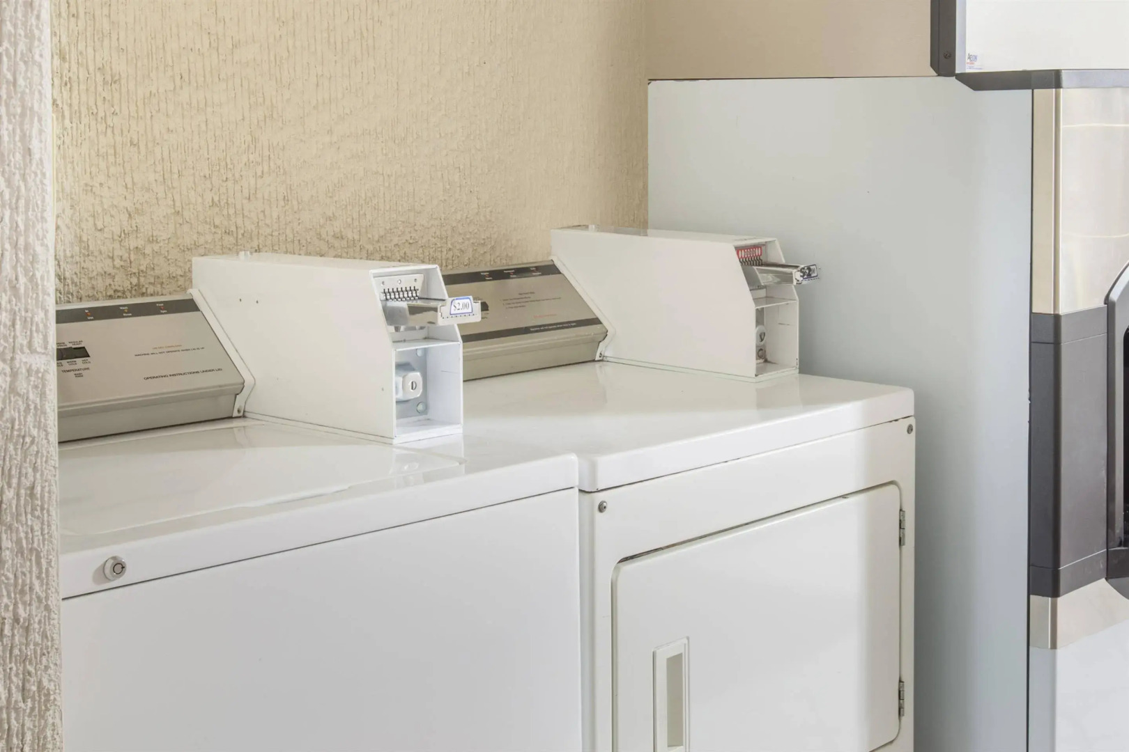 Schenectady Inn & Suites