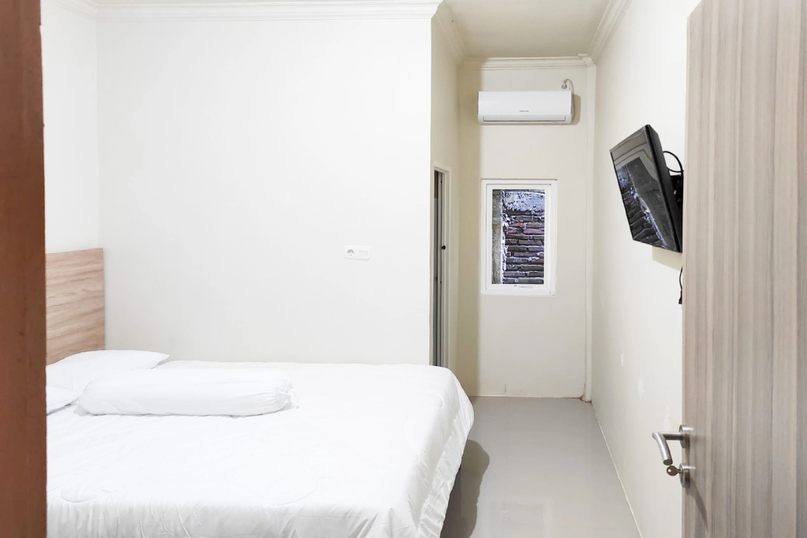 RedDoorz @ Karema Area Mamuju