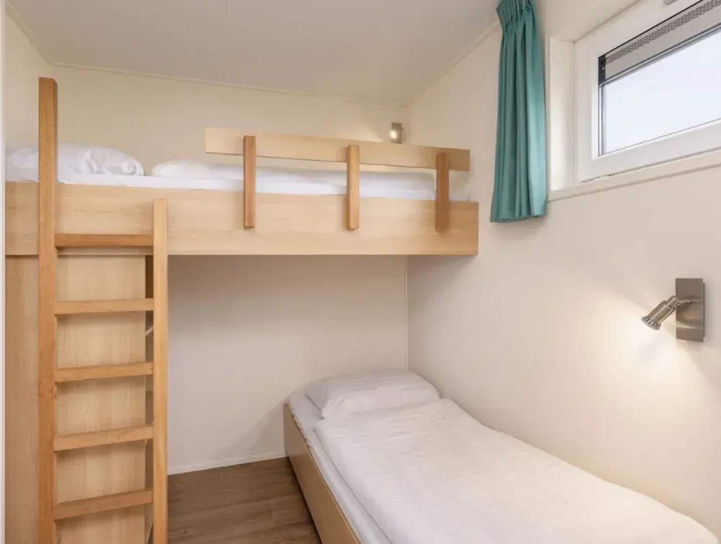 Modern Lodge With two Bathrooms, Near the Beach