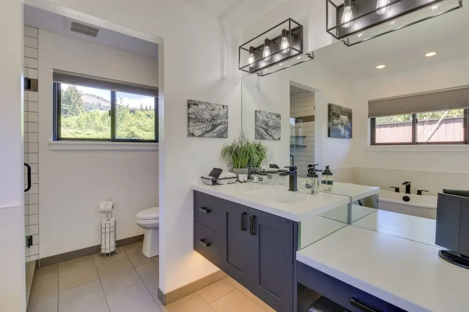 Mt Hood Views: Modern Underwood Home w/ Deck!