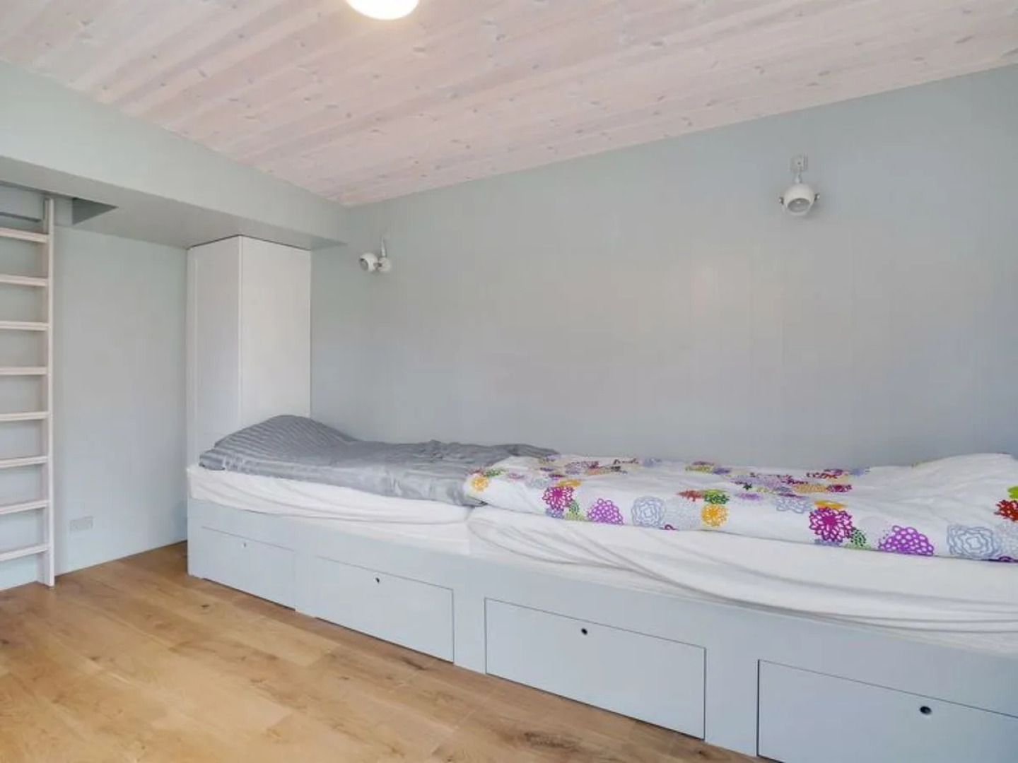 "Smeralda" - 10m from the sea in Sealand