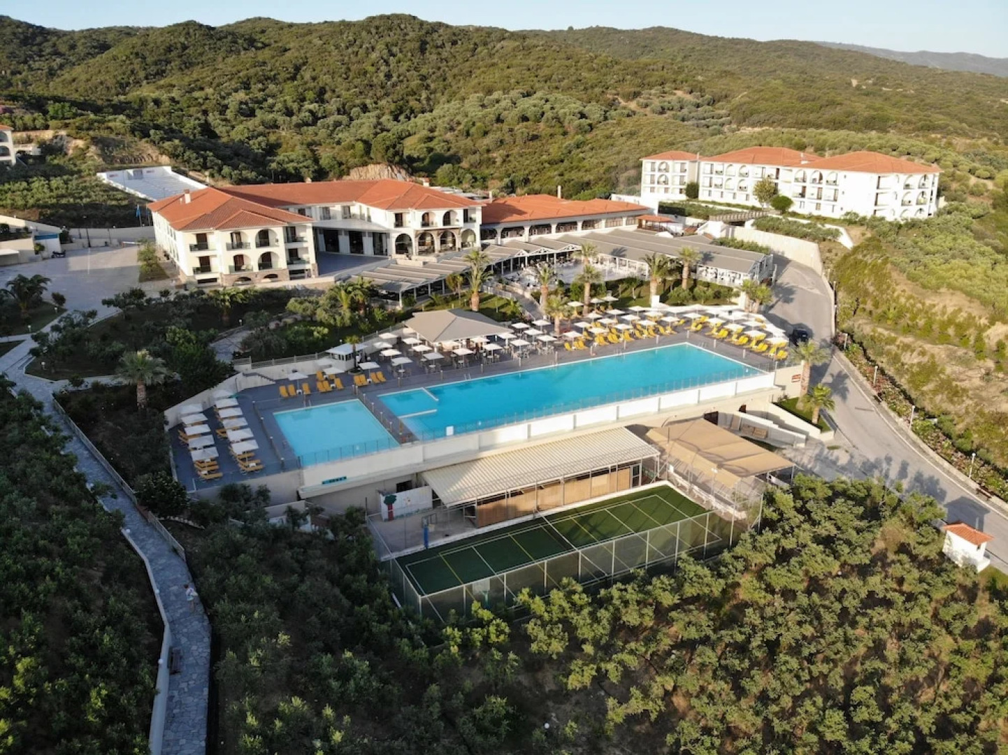 Akrathos Beach Hotel