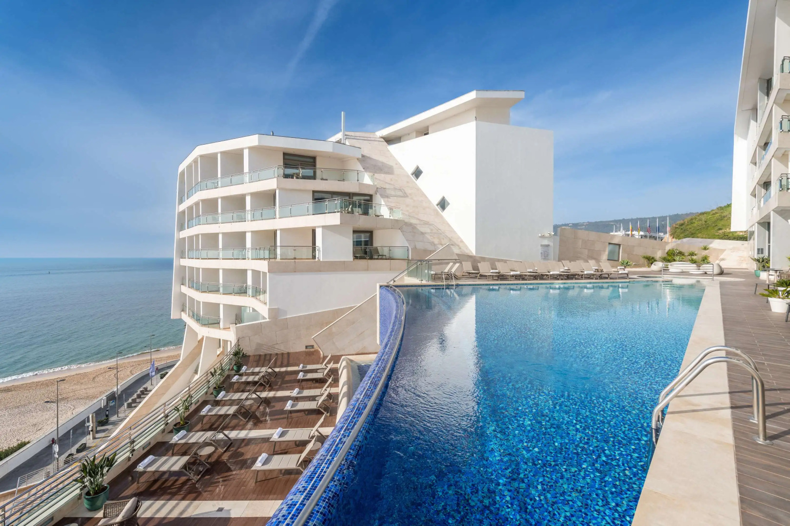 Sesimbra Oceanfront Hotel