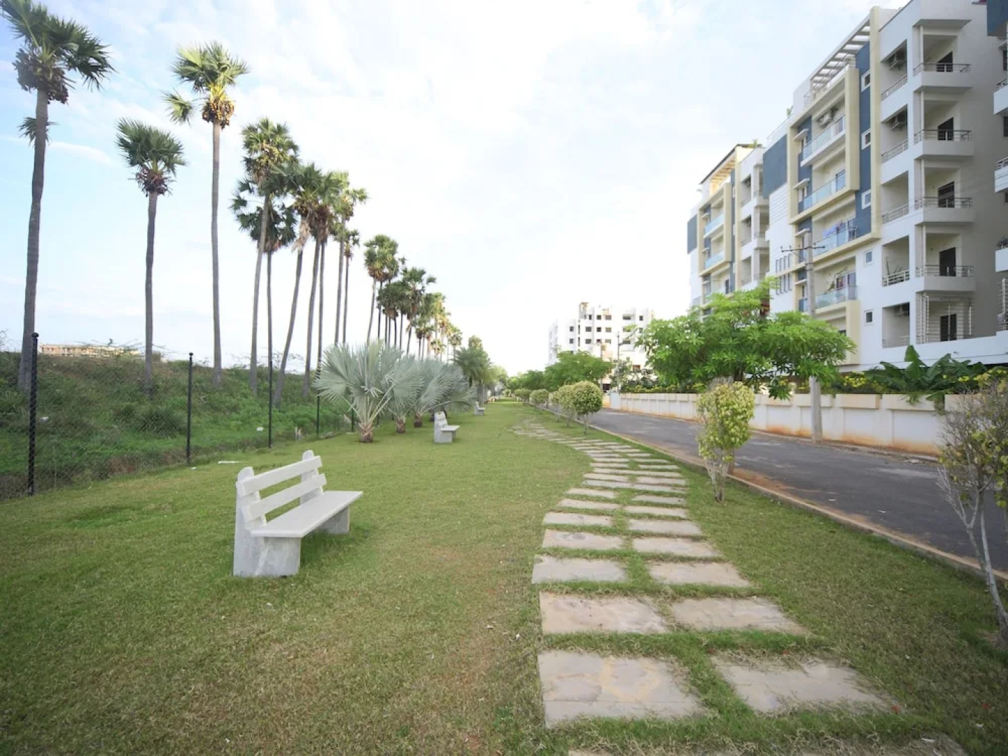 OYO 16507 The Lawns