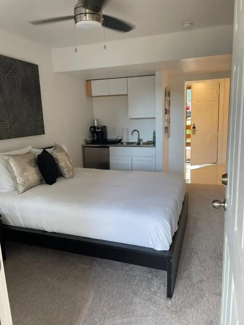 The Green Mountain Falls Lodge