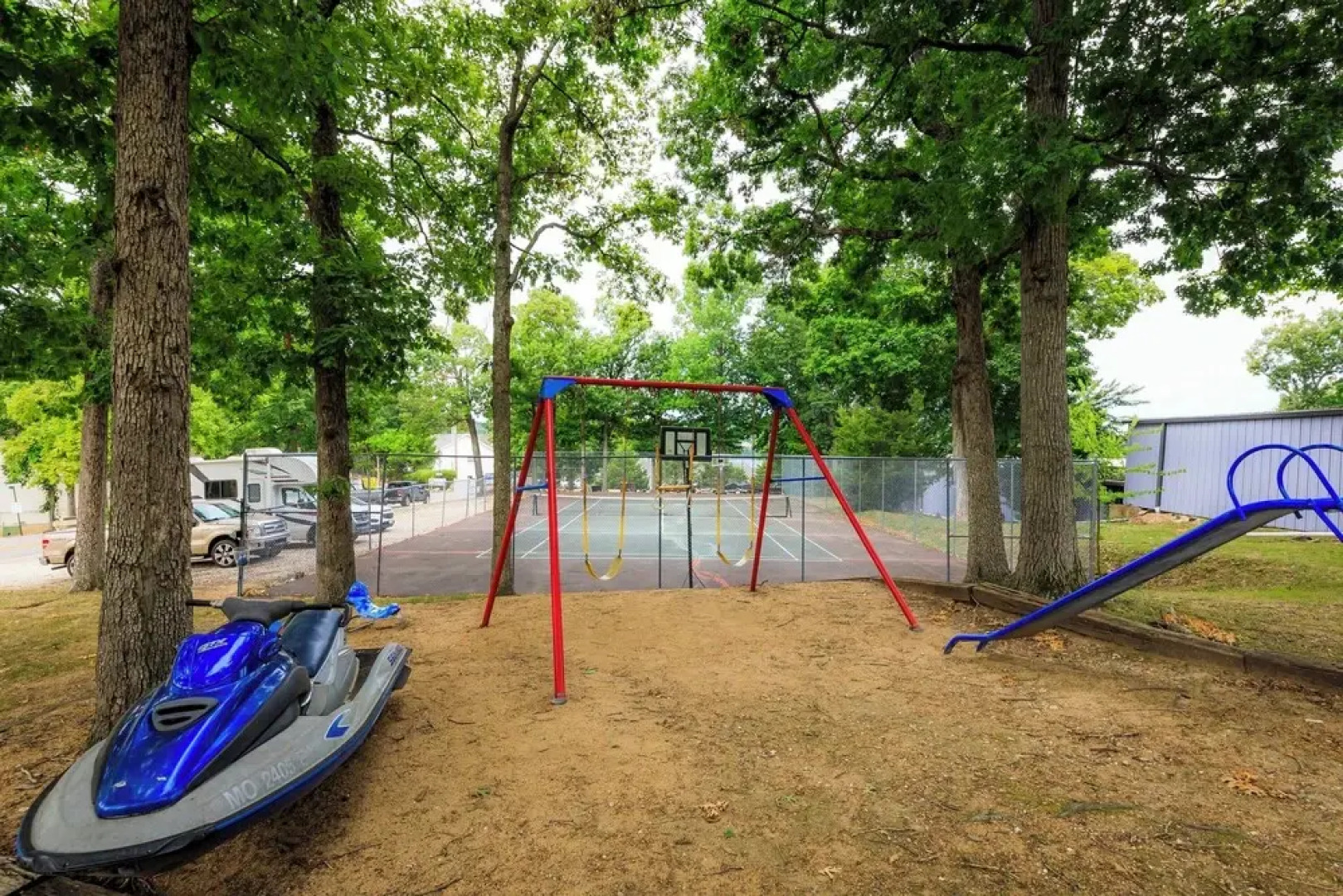 Pool Days & Water Fun Await: Lake Ozark Escape!