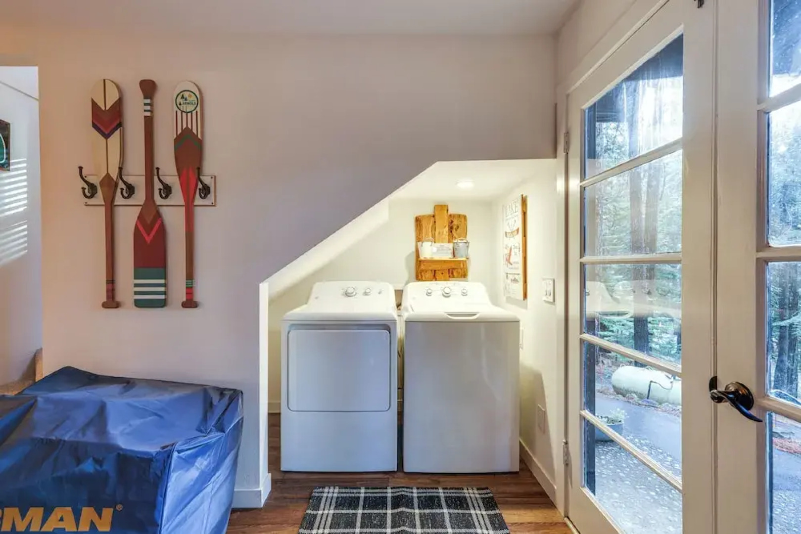 3 Mi to Calaveras Big Trees: Cabin w/ Fire Pit!