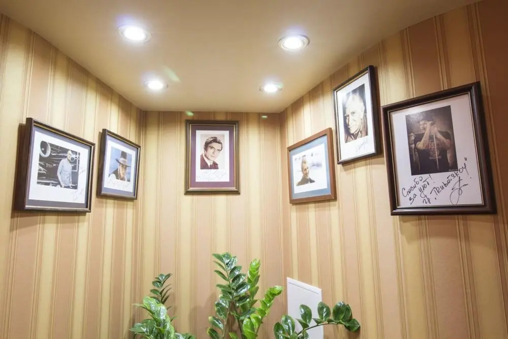 Атташе Отель