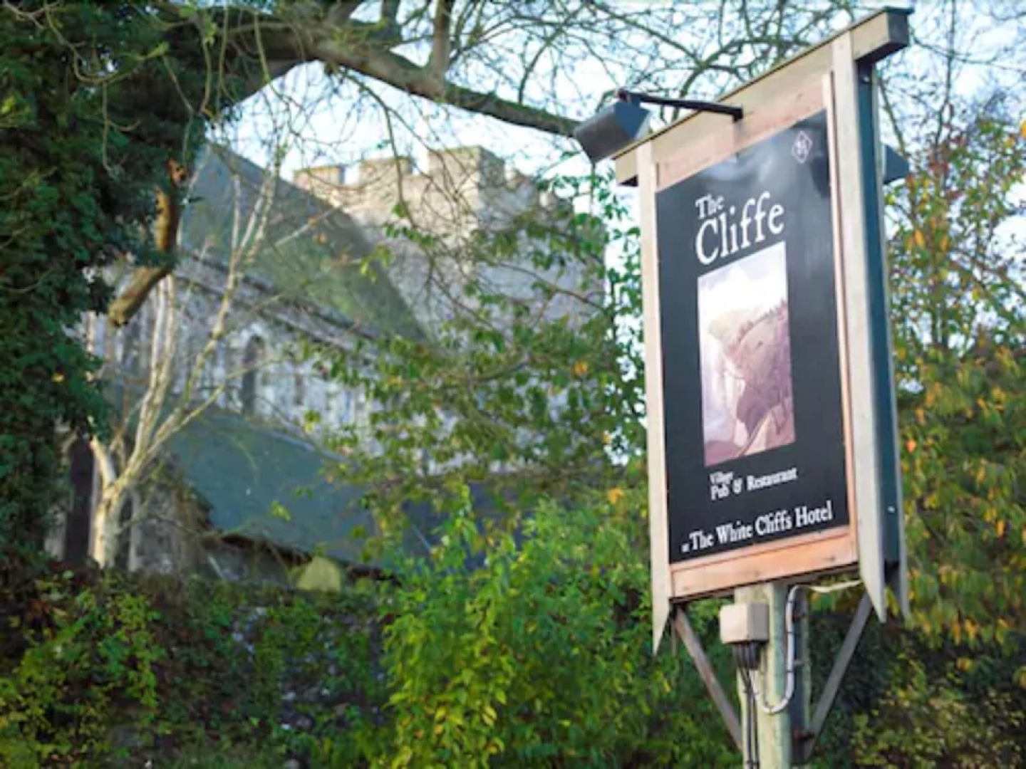 The White Cliffs Hotel