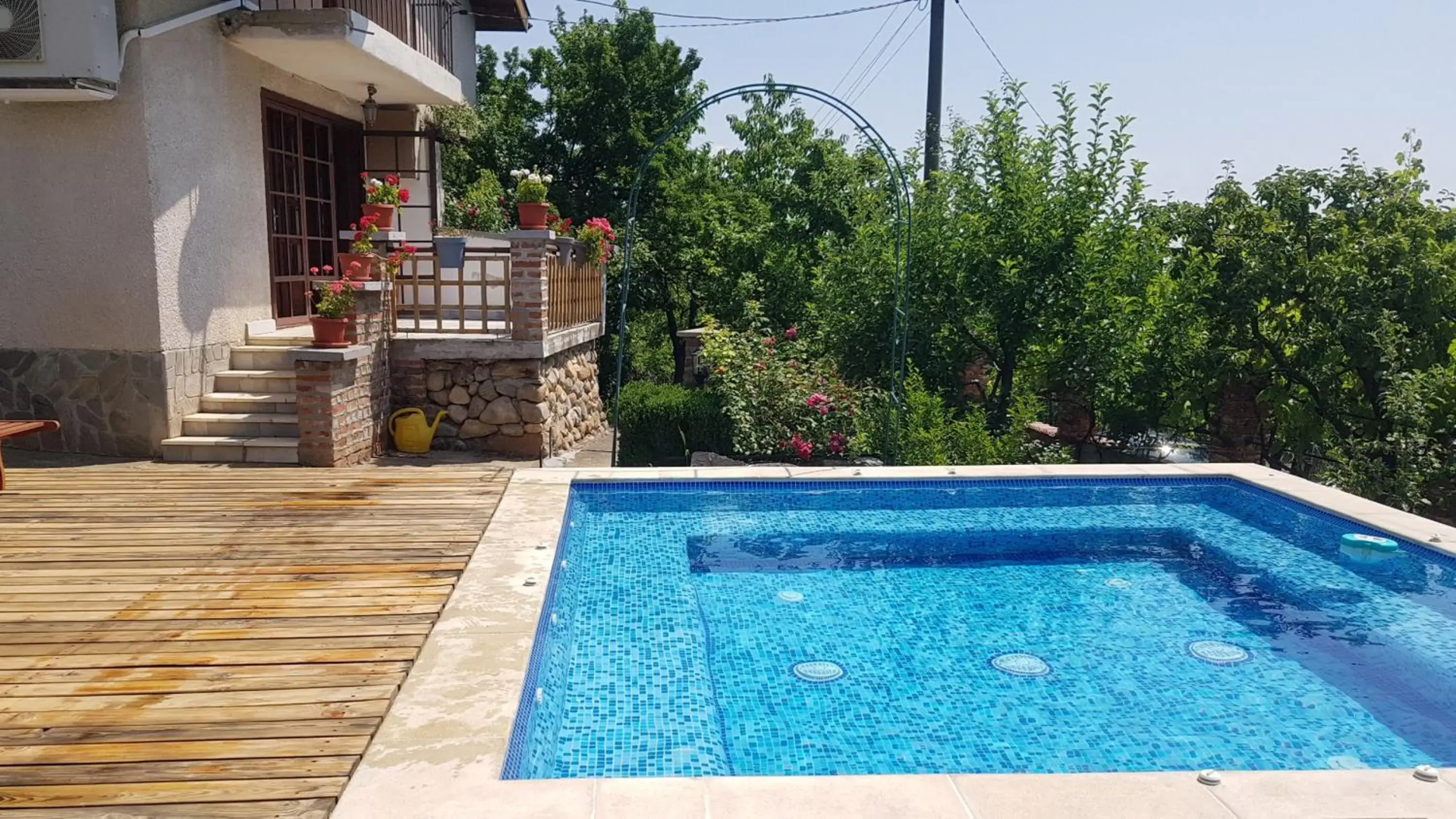 Къща за гости Каза Роза - Swiss Style Chalet Casa Rosa Guest House