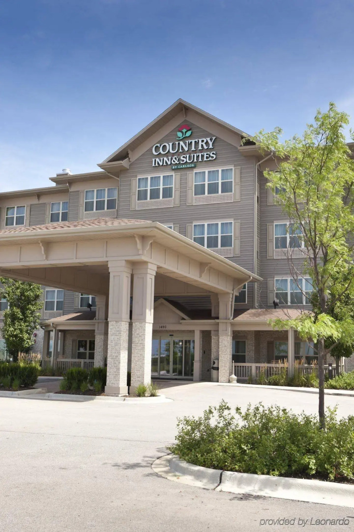 Holiday Inn Express & Suites Chicago West-Roselle by IHG