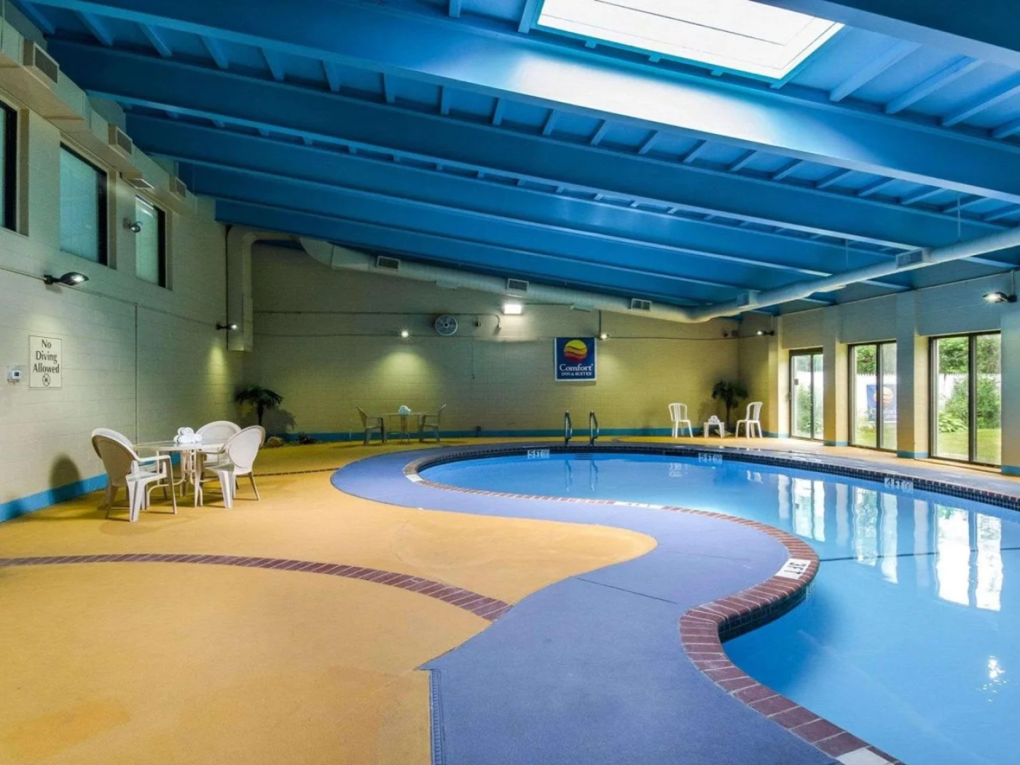 Comfort Inn & Suites Fall River