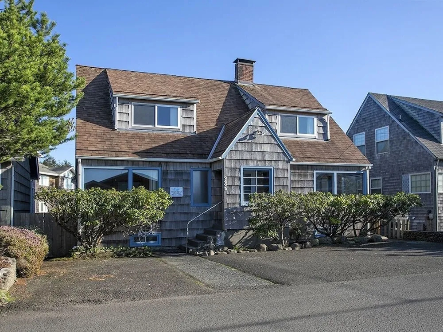 Steve's Getaway 4 Br home by RedAwning