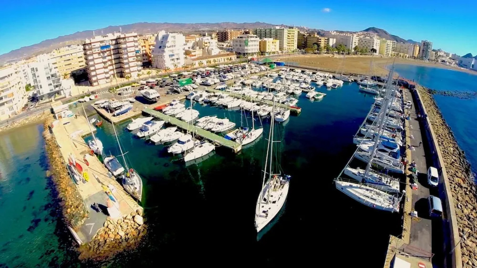 Club Nautico Aguilas - Hostel