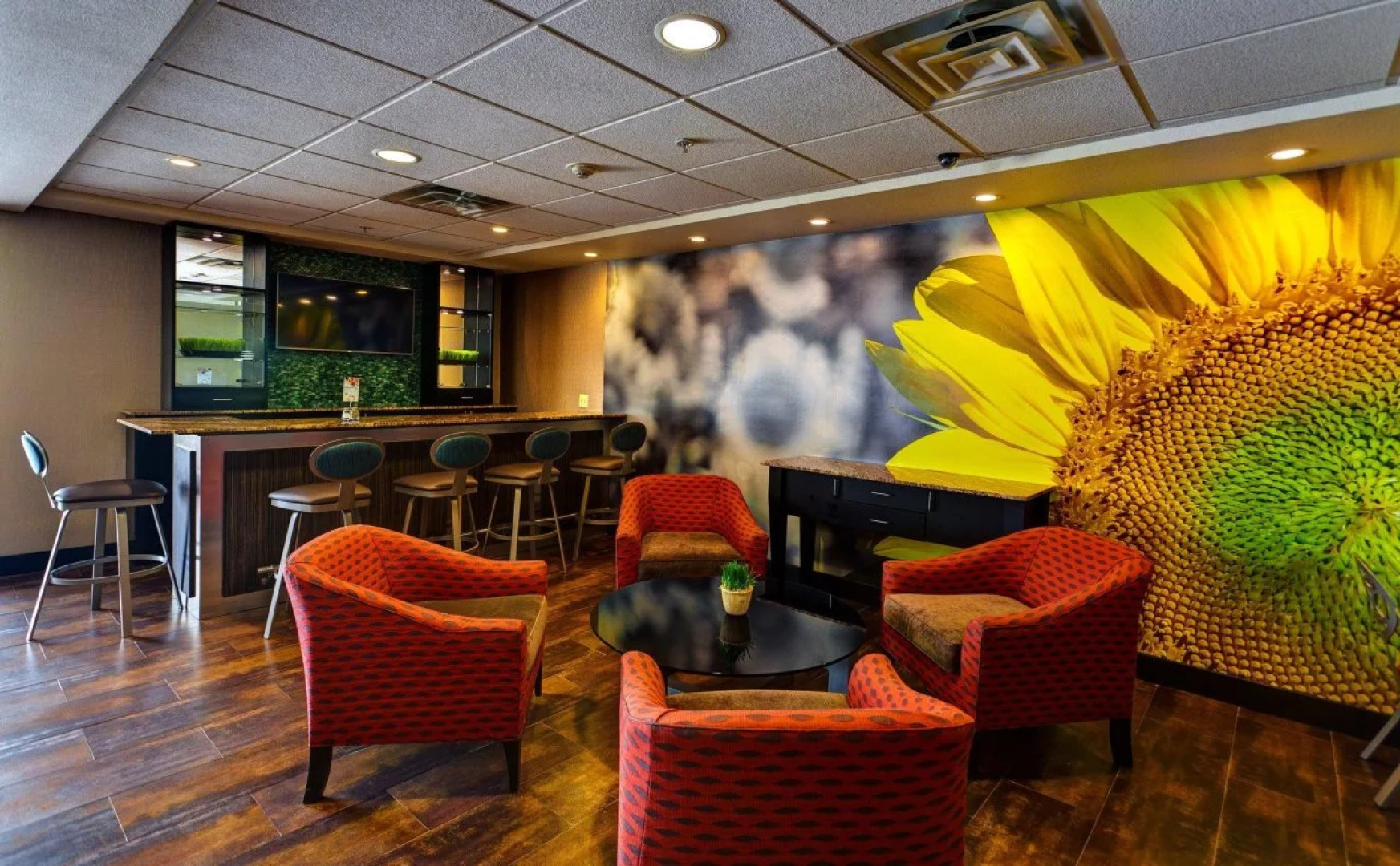 Holiday Inn Express & Suites Wichita Northwest by IHG