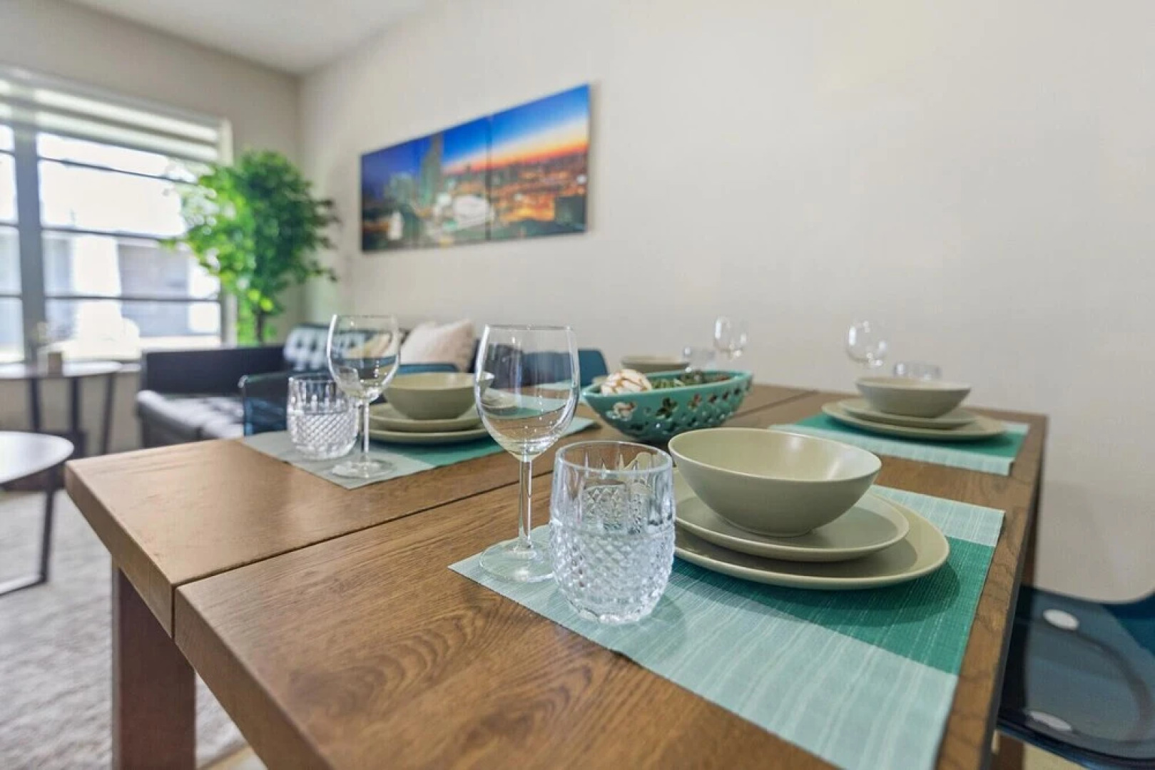 King /Queen Bed Mins from beach. Perfect get-away!