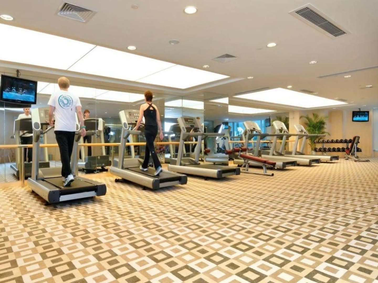 Golden Eagle Summit Hotel Downtown