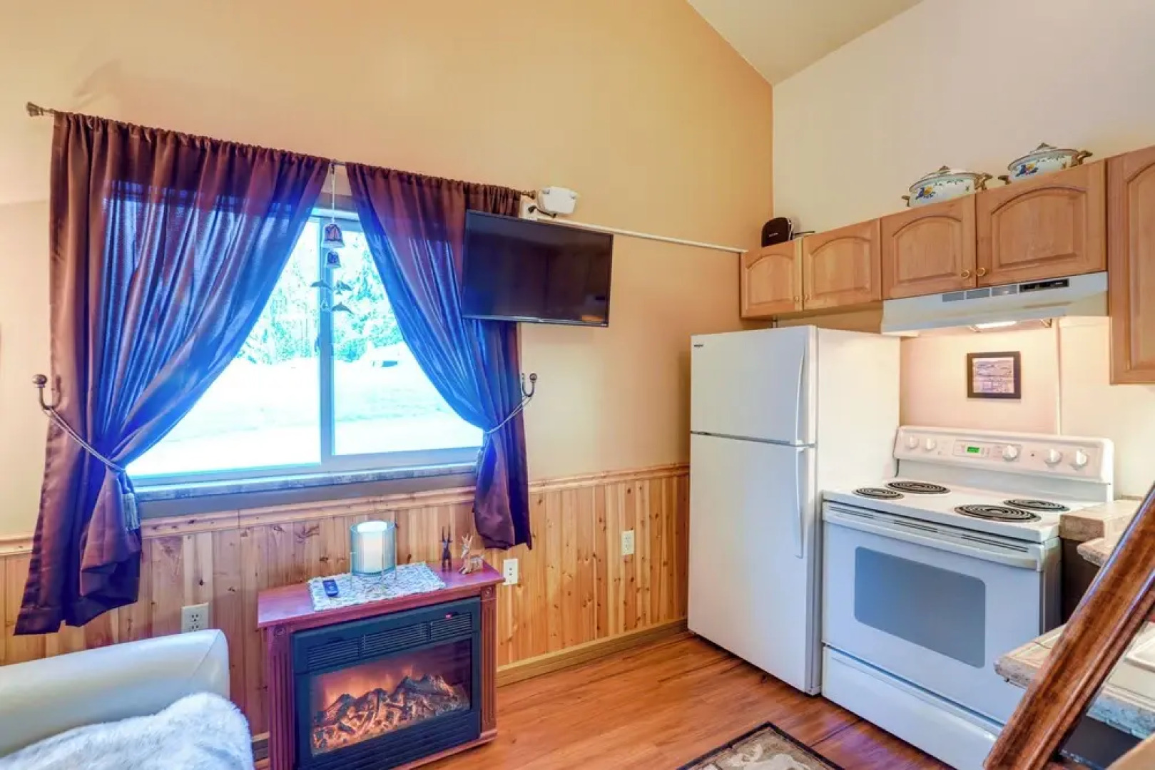 Fairbanks Cottage on < 2 Acres ~ 8 Mi to Dtwn