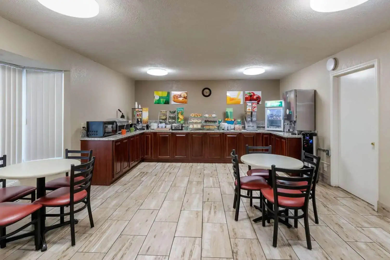 Quality Inn & Suites Des Moines - Merle Hay Road