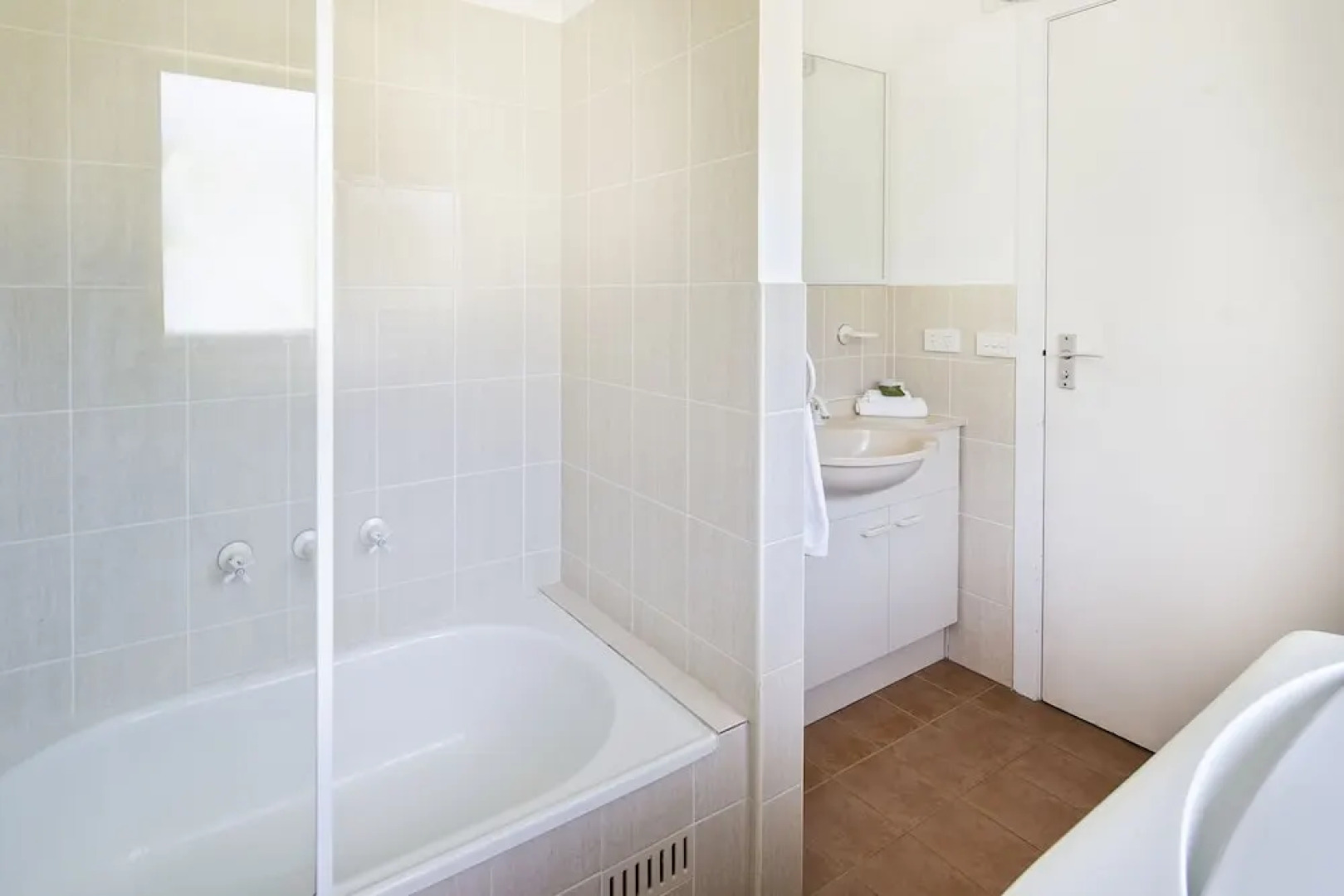 Caribou 3 - Modern & spacious with views over Lake Jindabyne