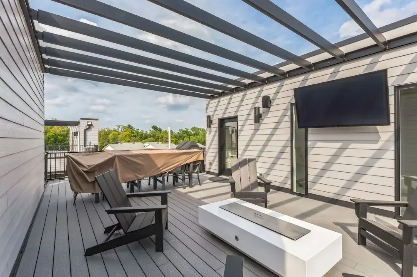 New Modern Townhome With Rooftop Patio 2 Bedroom Townhouse by RedAwning