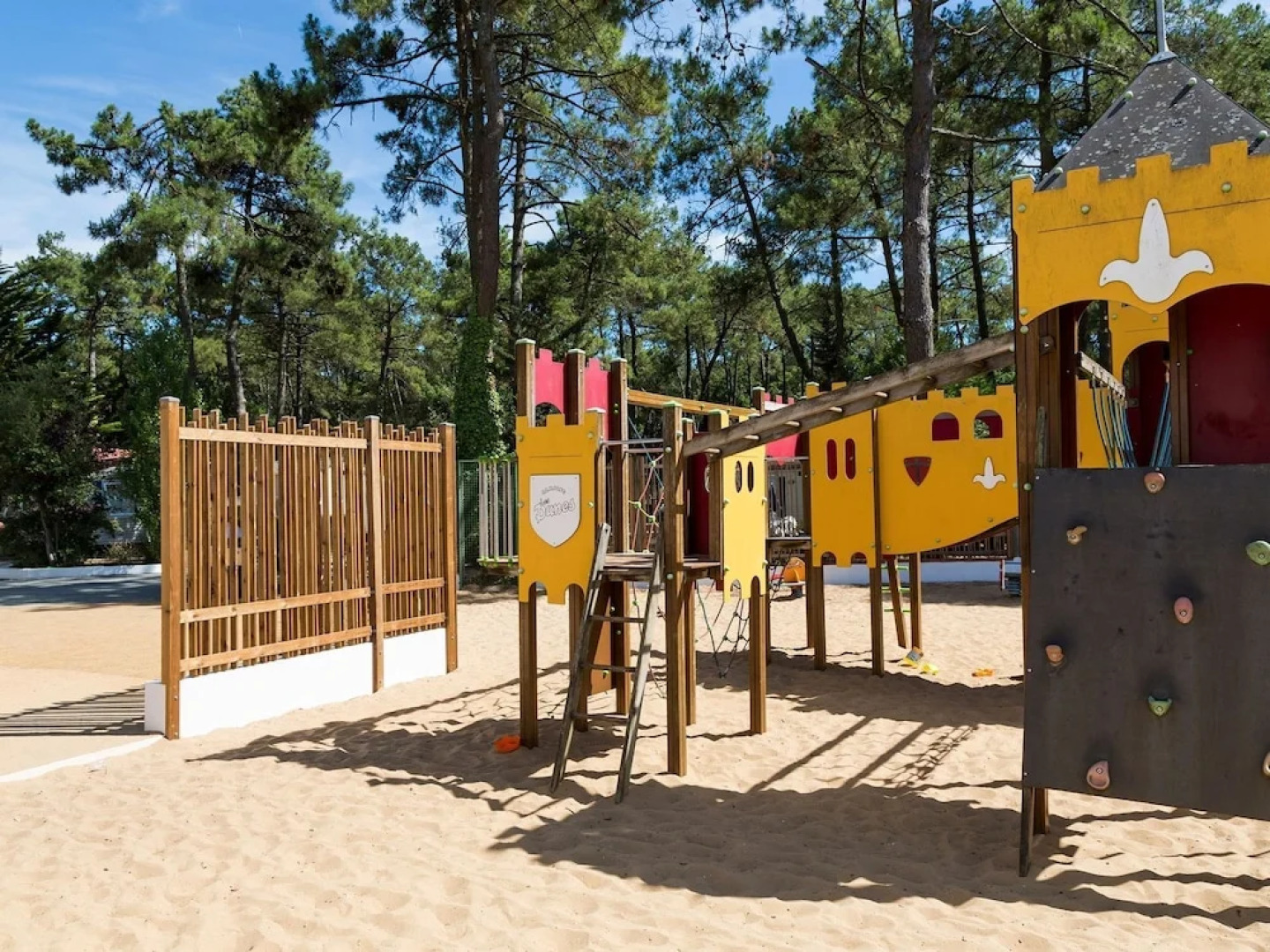 Comfortable mobile home with porch, located near the beach