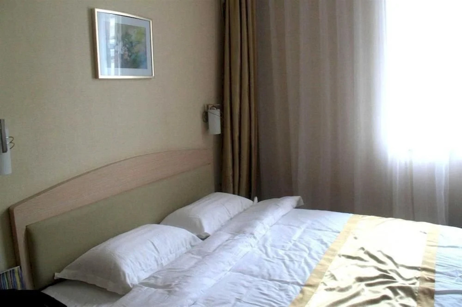 Yiyi Hot Business Hotel