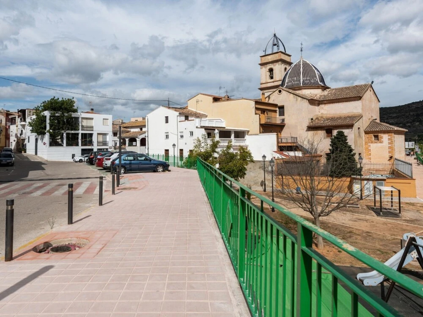 Cosy Holiday Home in Valencia With Billiards and Barbecue