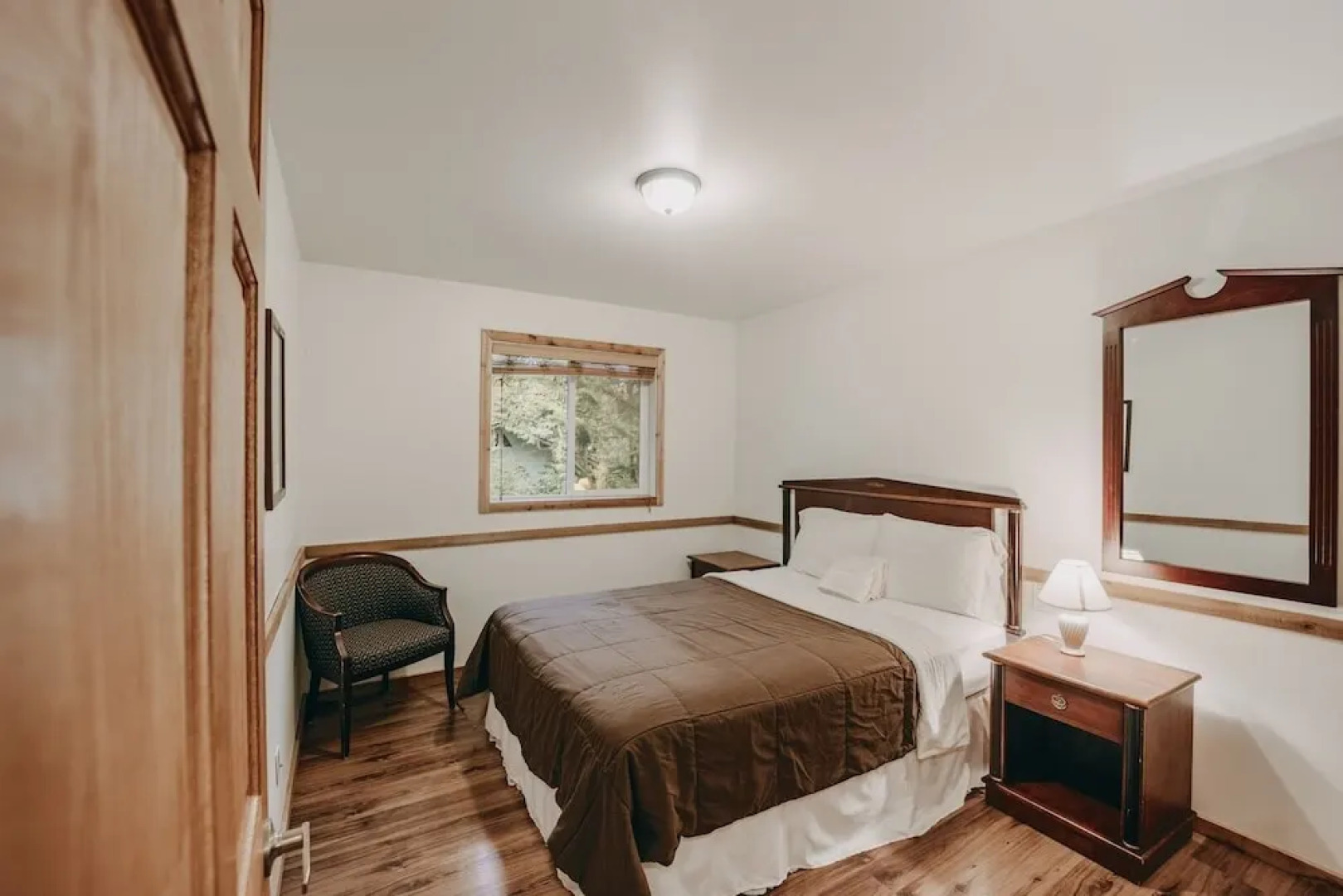 03mbh -12-bdrm - 3.5-bath - Wifi - Pets Ok - Sleeps 26 12 Bedroom Home by RedAwning