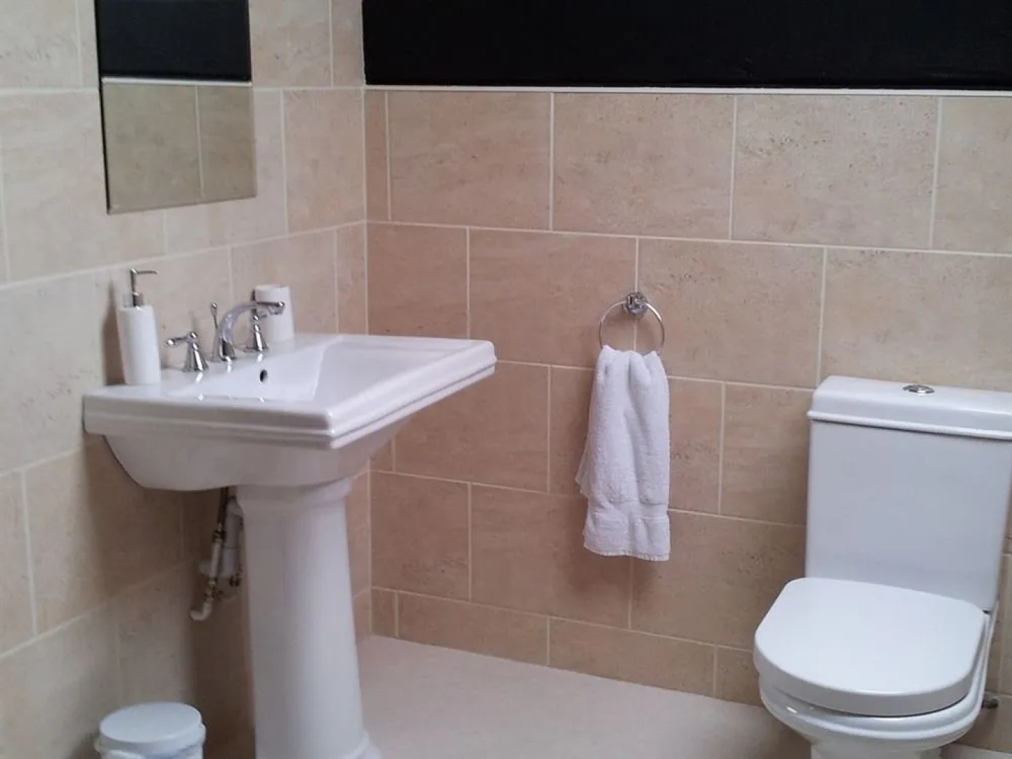 The Three Horseshoes