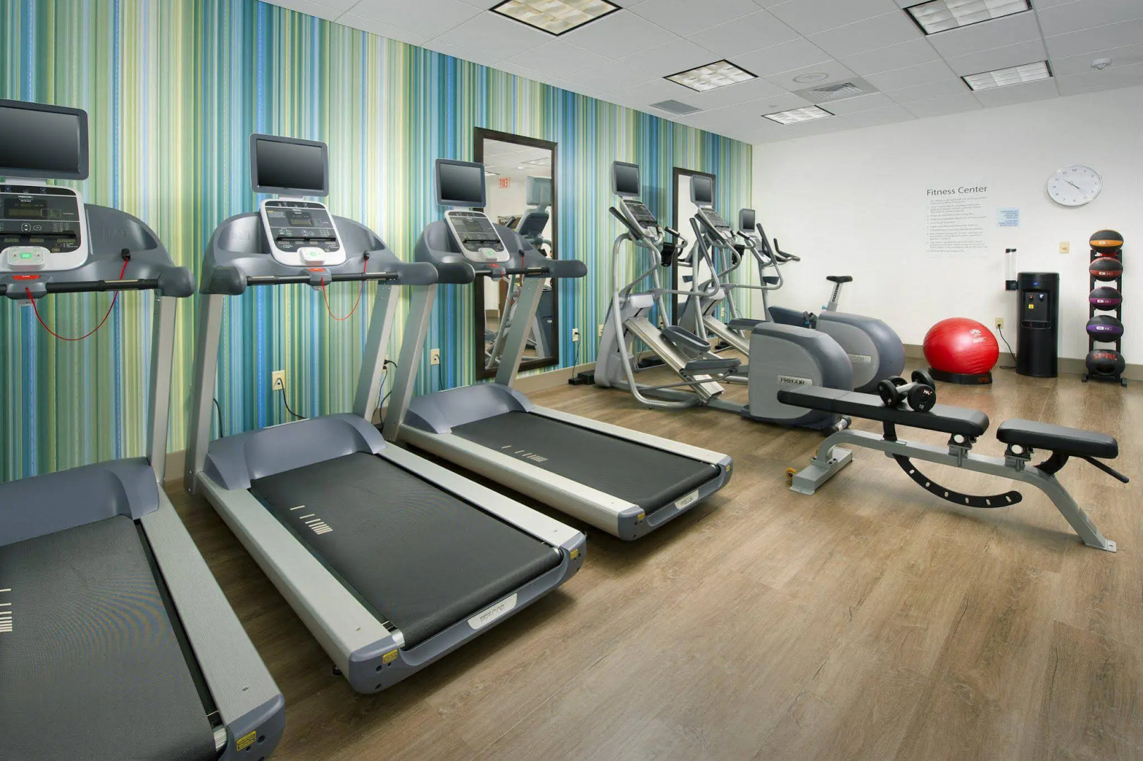 Holiday Inn Express & Suites Altoona by IHG