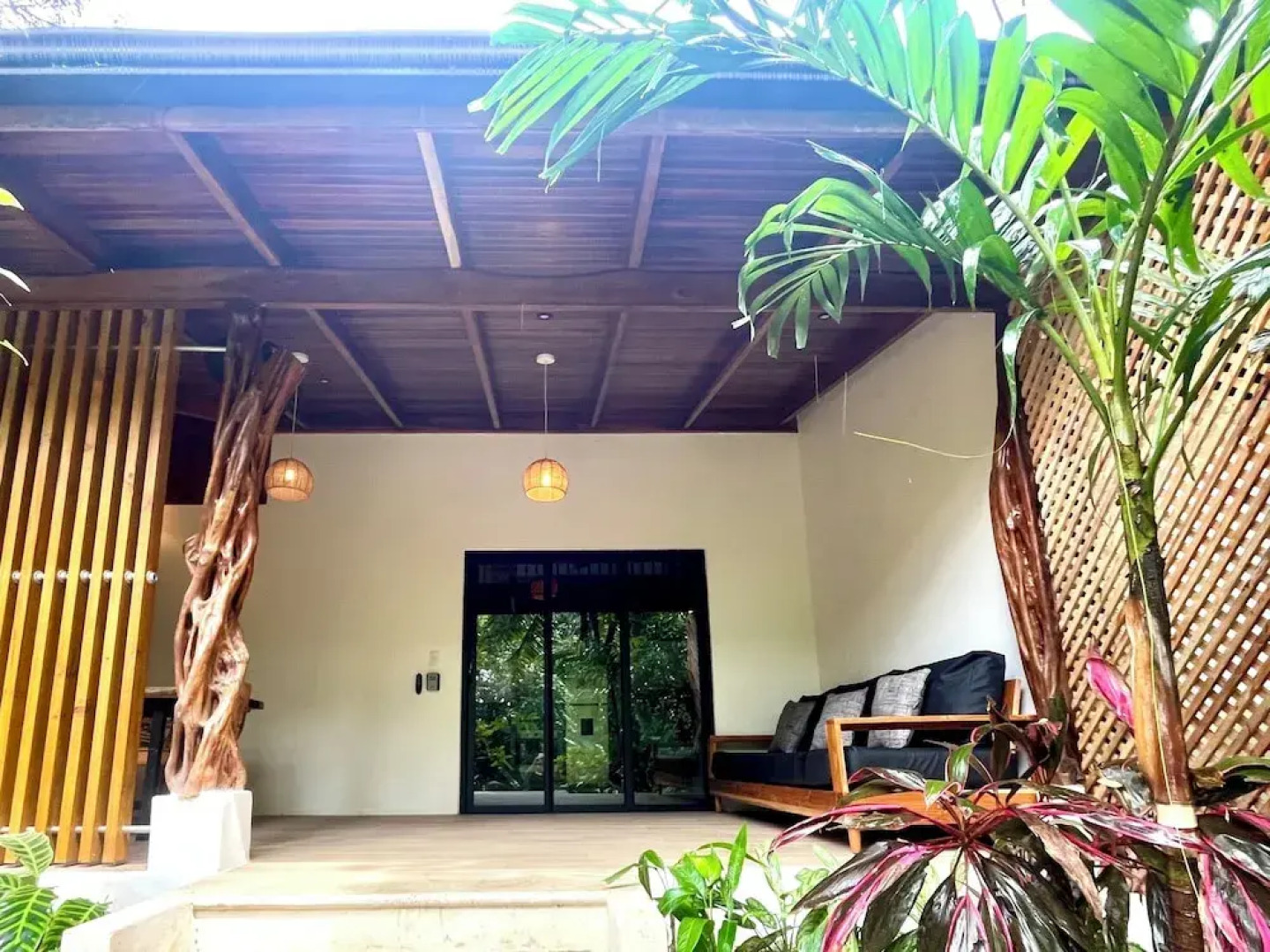 Makanas Beach Bungalows