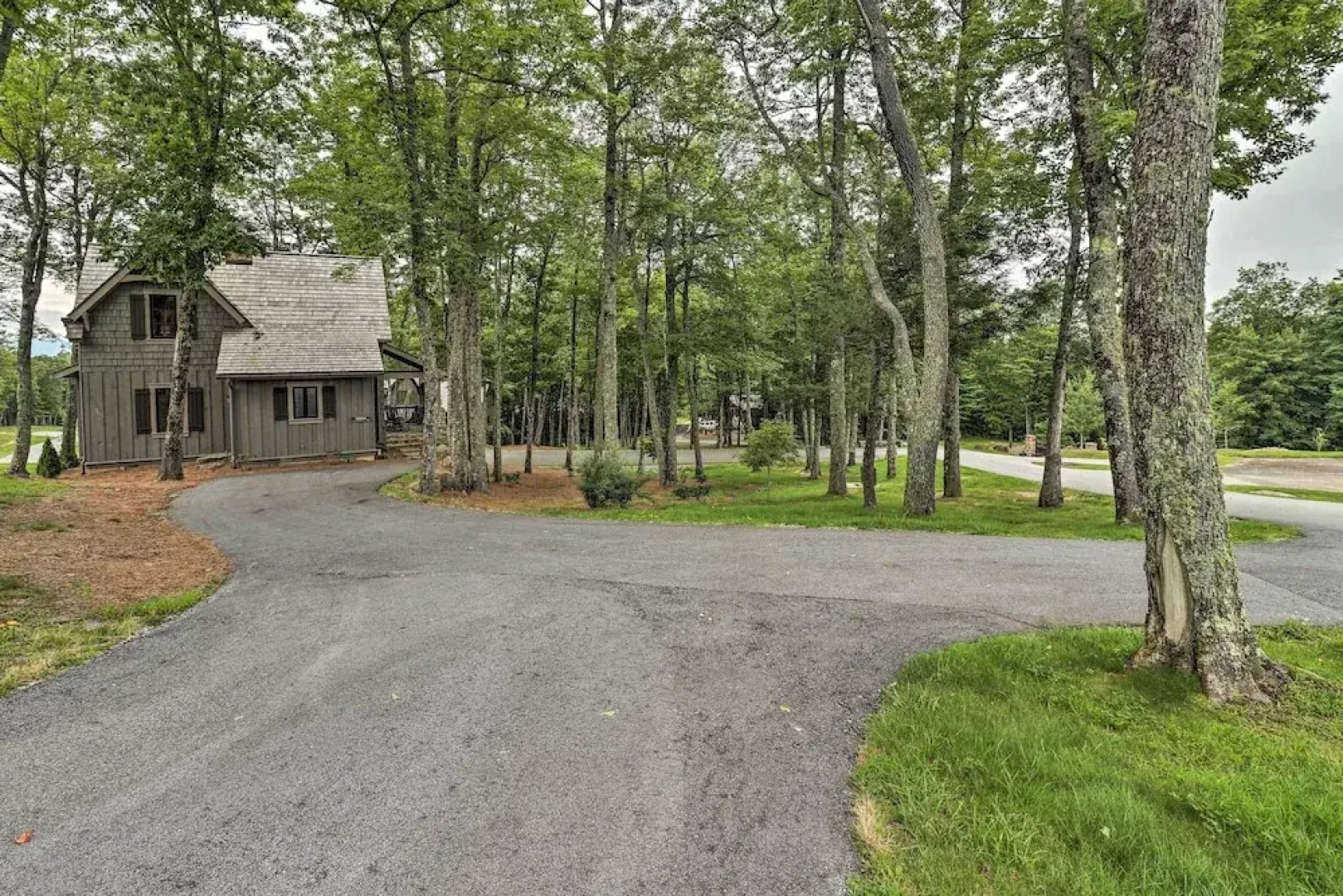 Serene Mountain Retreat! Rural Glenville Craftsman