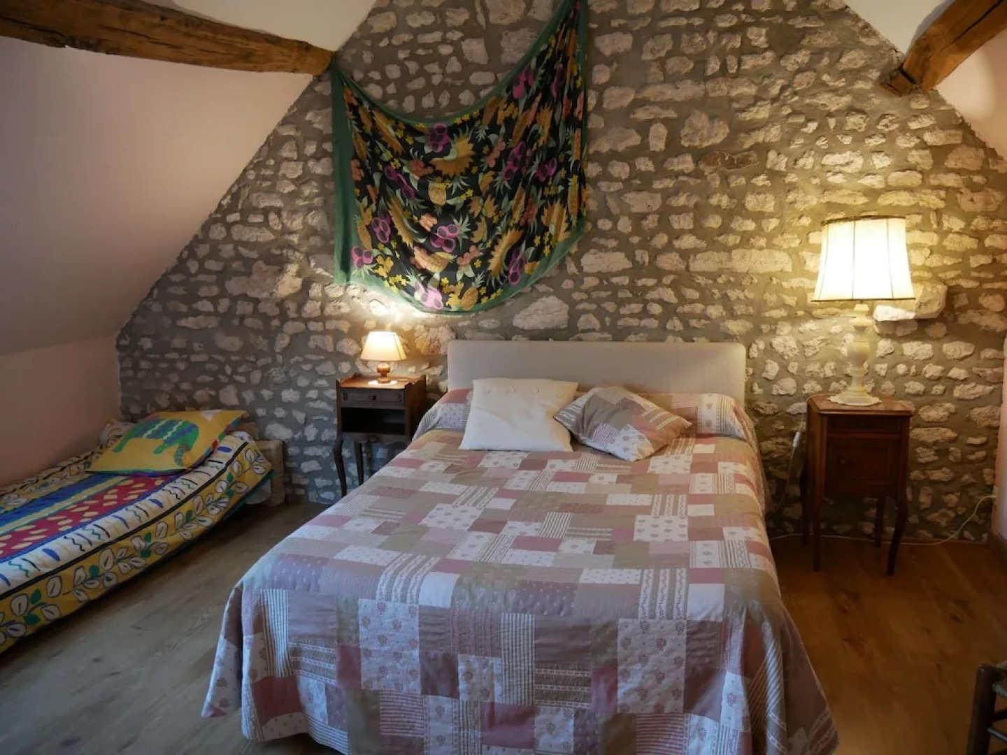 Fantastic Holiday Home With Large Garden in Cultural Surroundings of Saint-ay