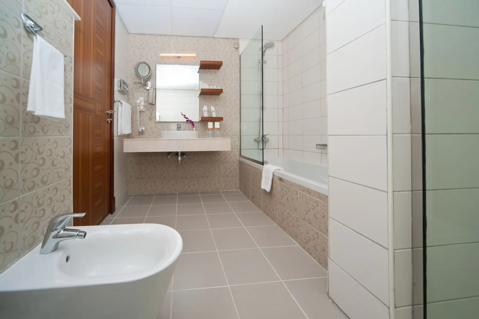 Отель City Seasons Al Hamra Hotel