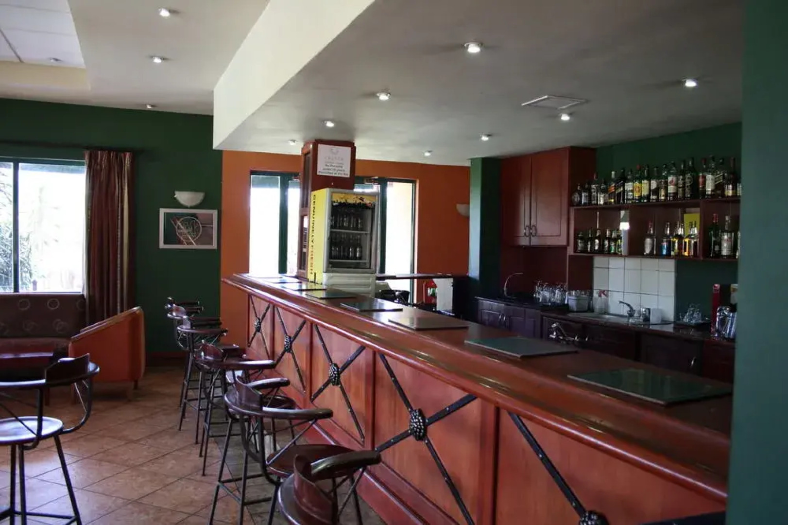 Cresta Golfview Hotel