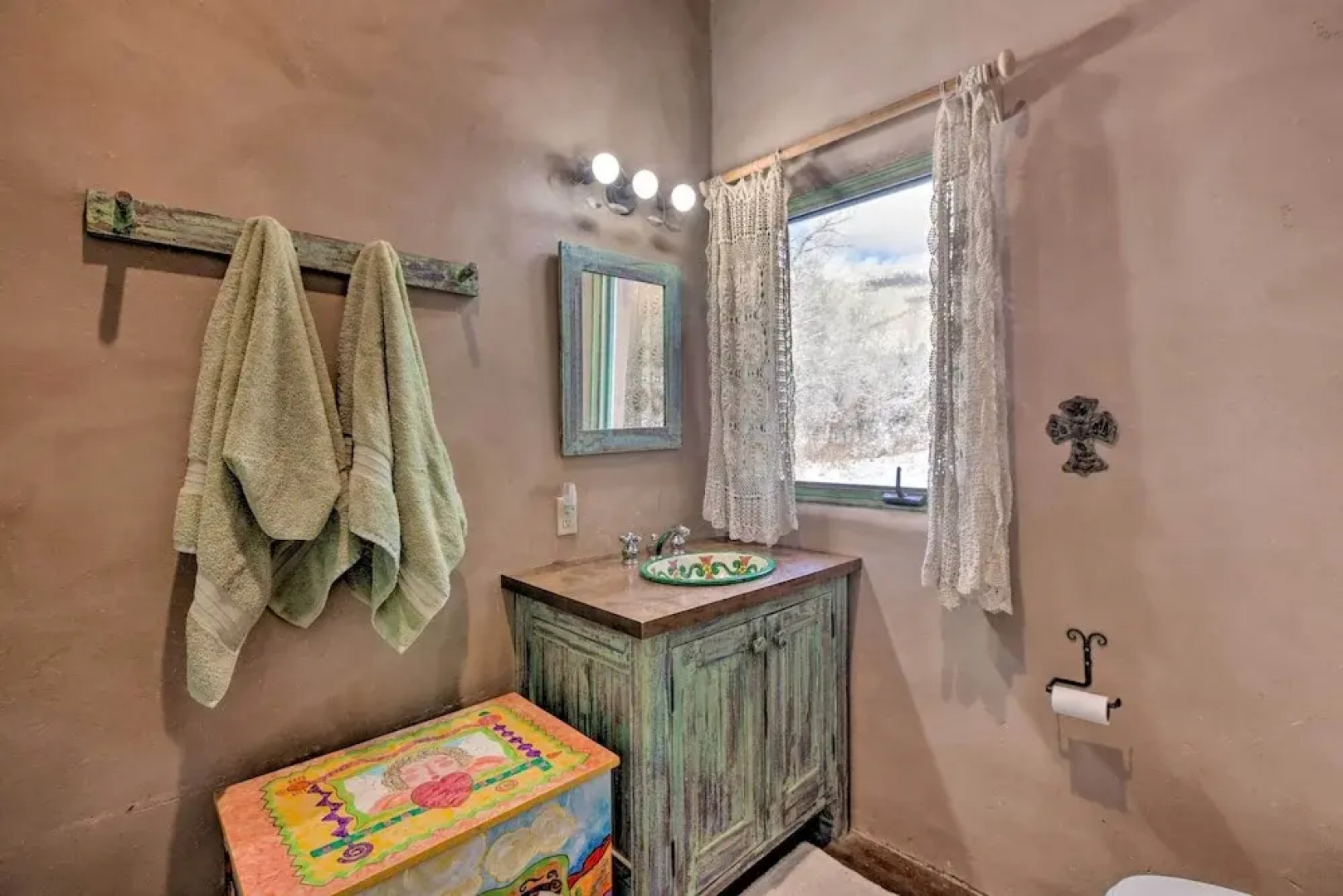 Unique Casita w/ Kiva Fireplace: 11 Mi to Taos Ski