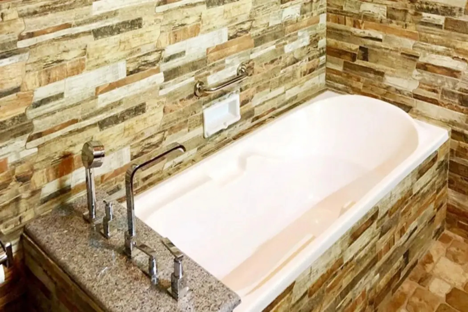 Seruni Hotel Hobbit House