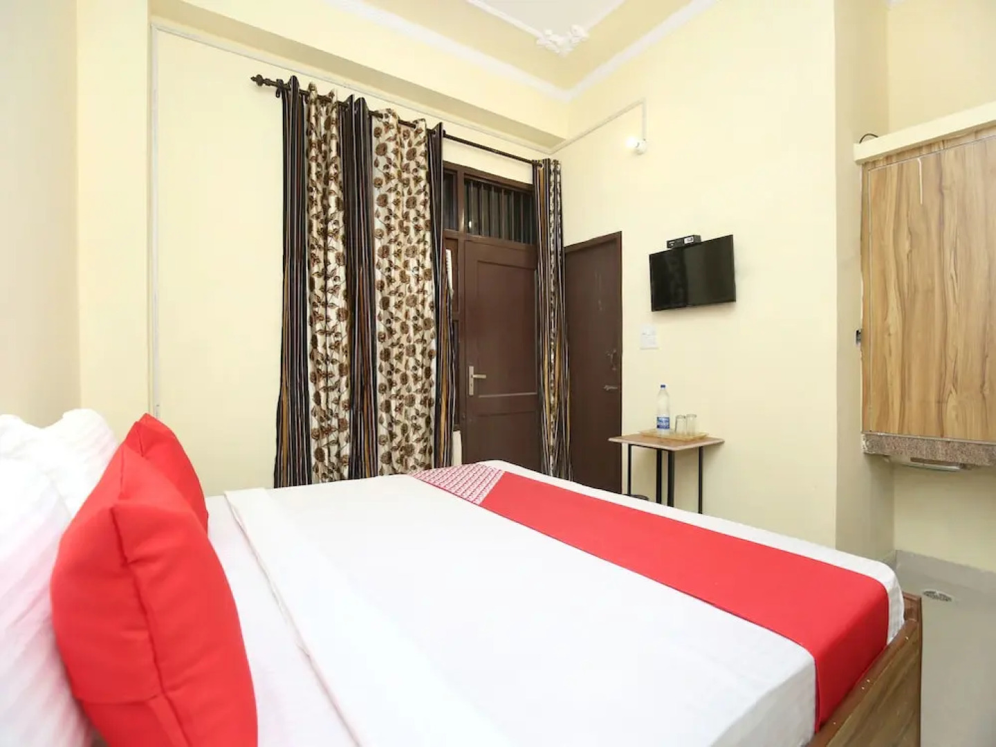 OYO 14823 Skyheights