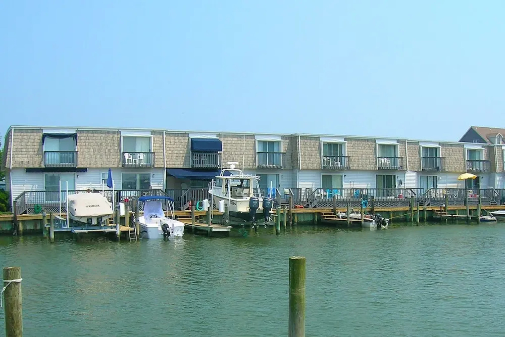 Gullway 2834 3 Br townhouse by RedAwning