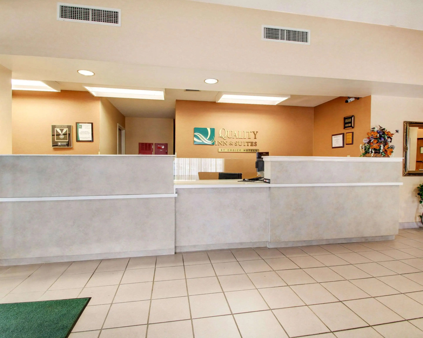 Quality Inn &  Suites Hattiesburg North