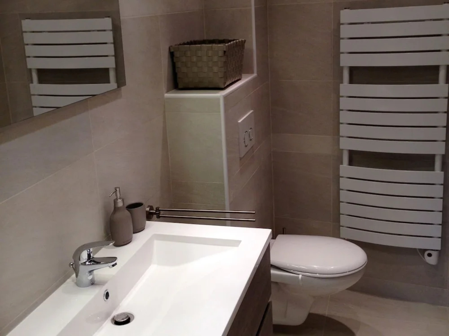 Air Conditioned Apartment in Residence With Heated Swimming Pool Near the Beaches