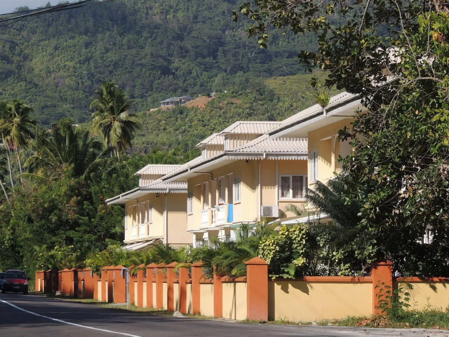 Reef Holiday Apartments