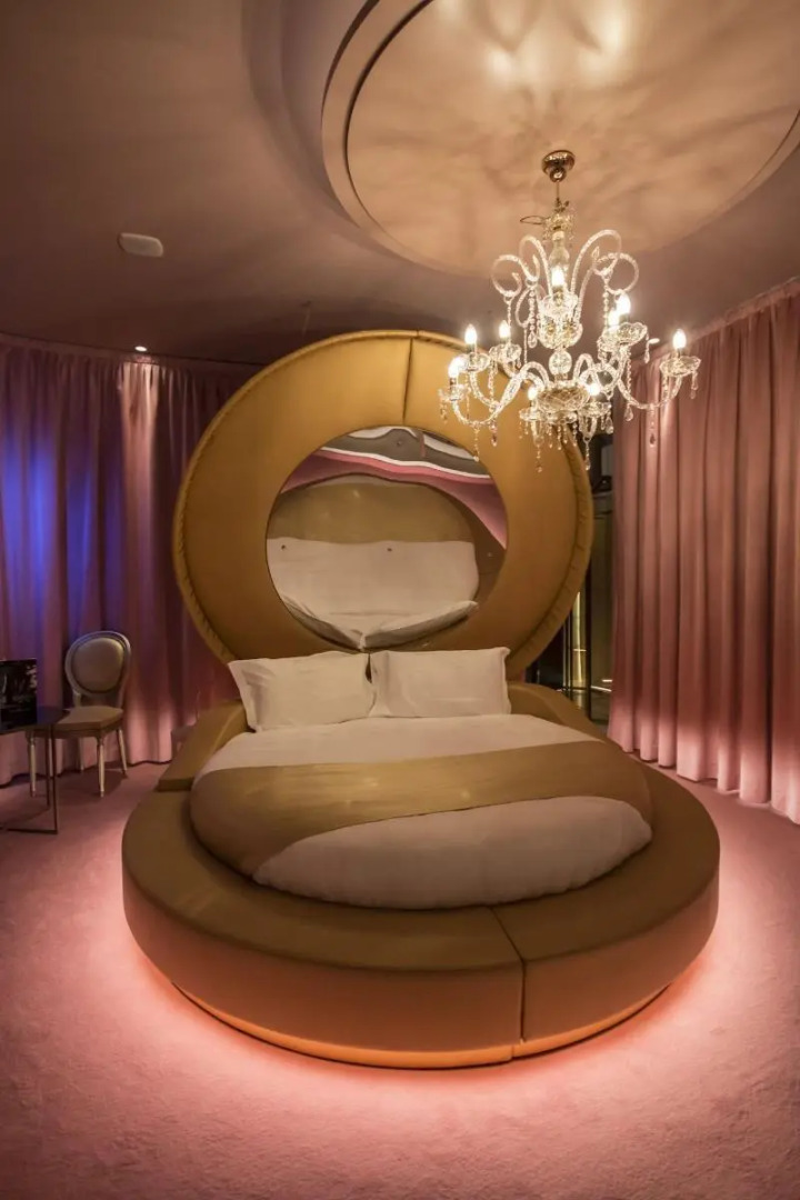 Emotional Grand Motel